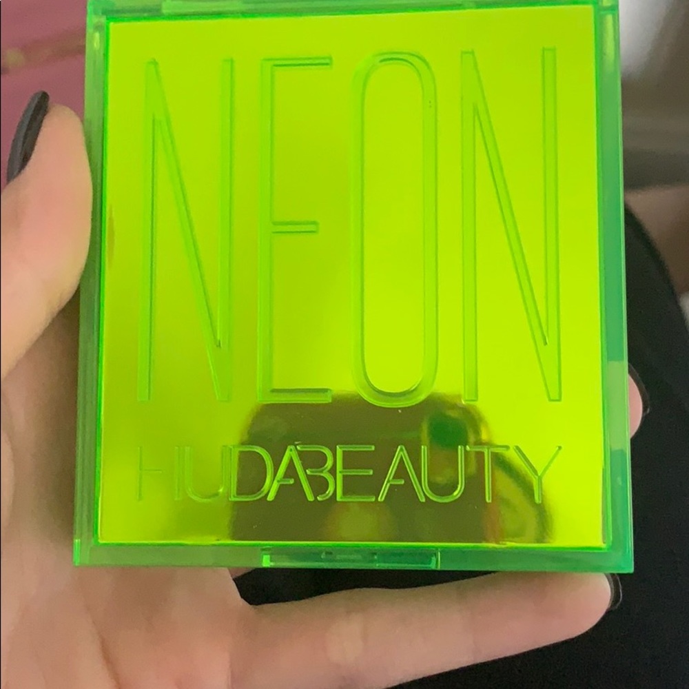 Huda Beauty Neon Green